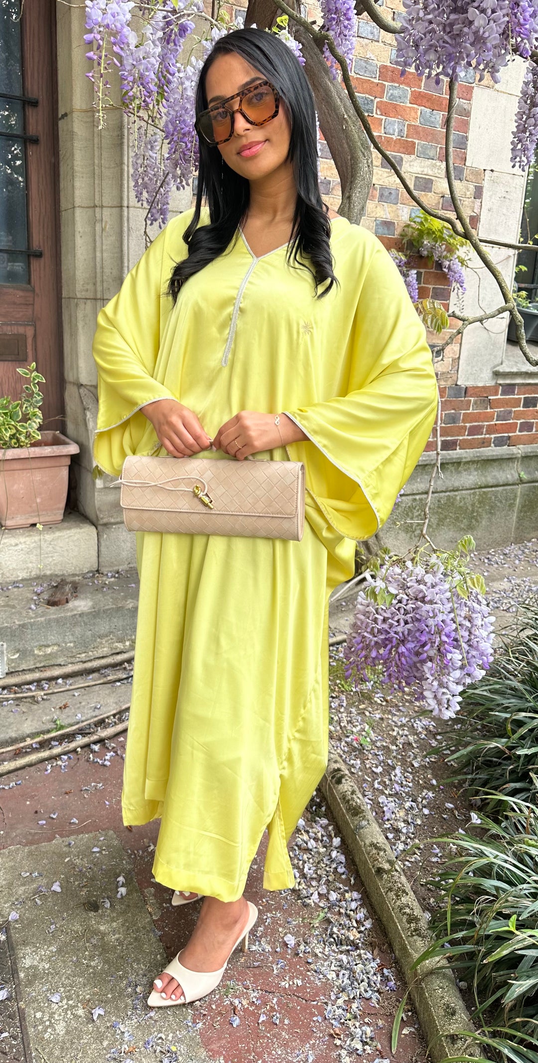 Abaya Authentica en satin– jaune élégant