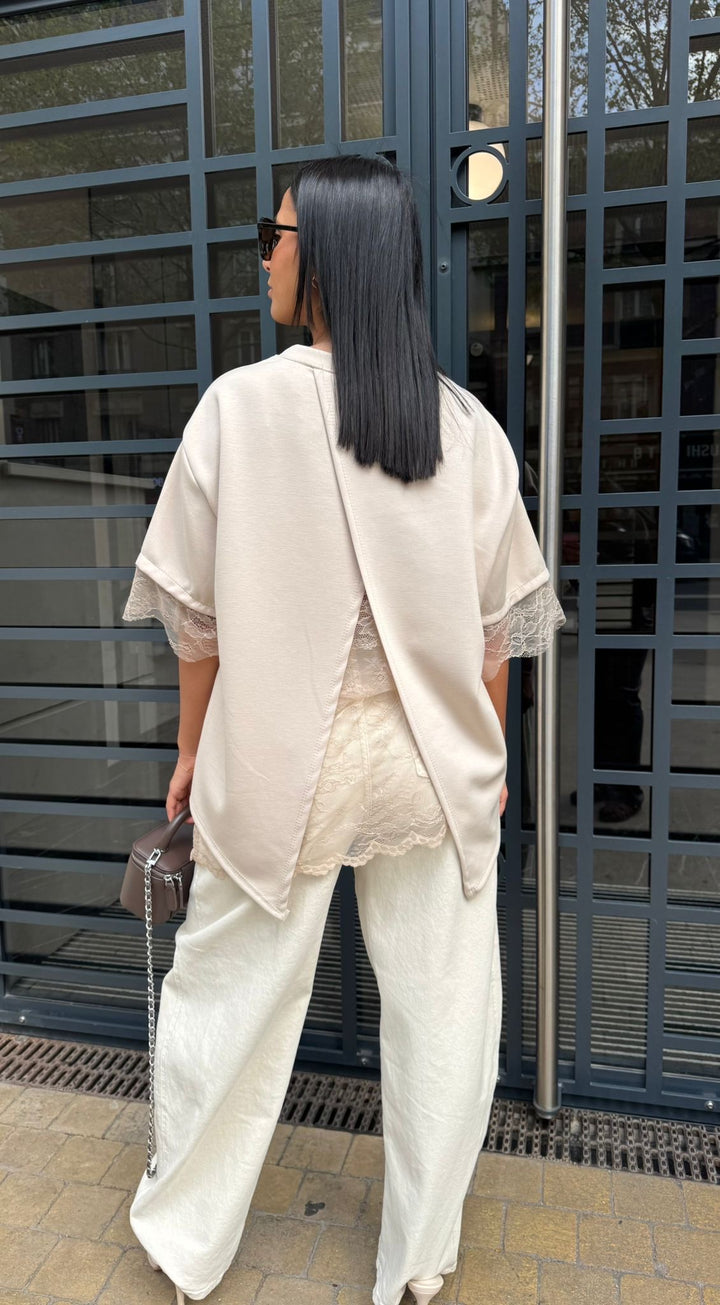 T-shirt beige détail dentelle chic