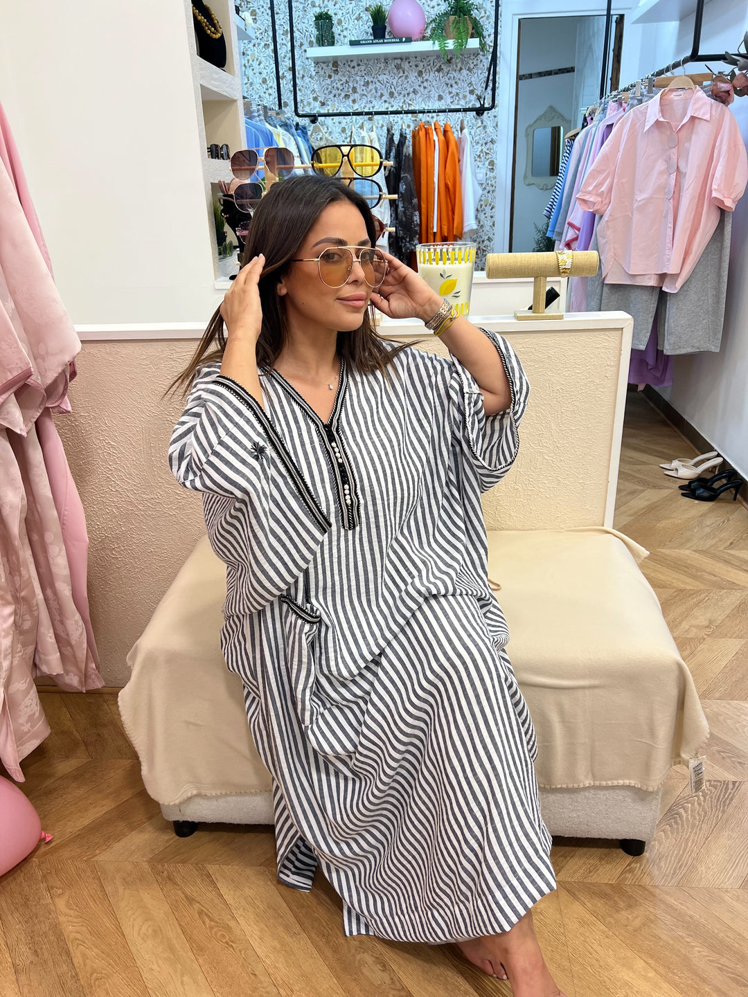 Abaya Authentica motif rayé noir