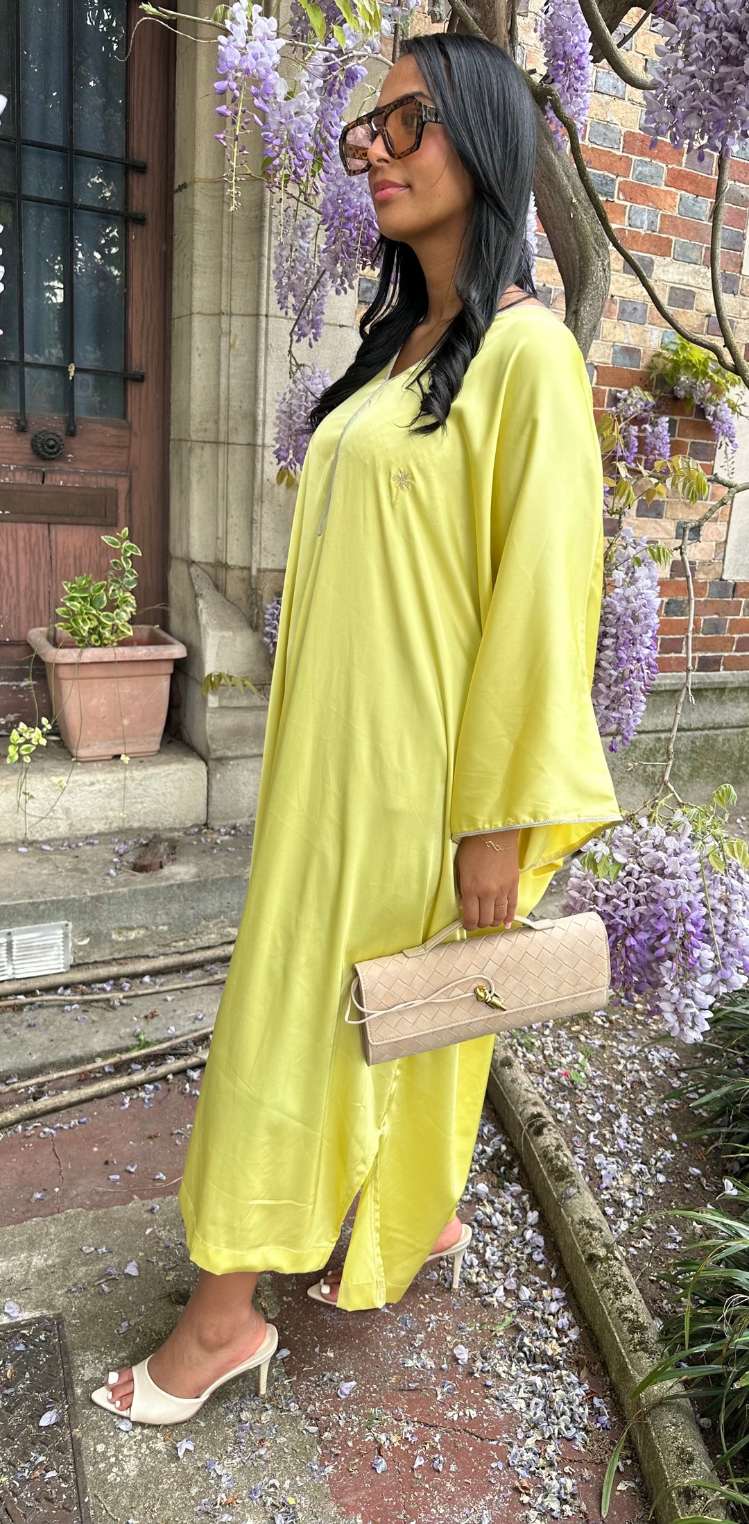 Abaya Authentica en satin– jaune élégant