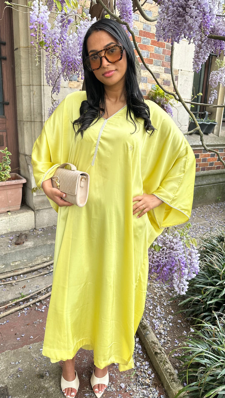 Abaya Authentica en satin– jaune élégant
